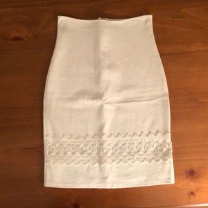 High Wasted white skirt with lace detail